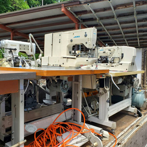 ミシン荷台積込み作業