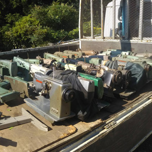 縫製工場から引き上げ